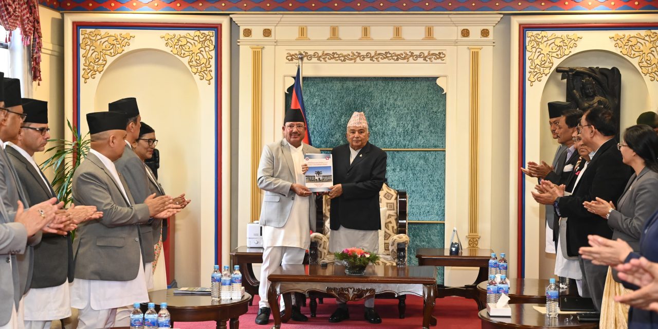 राष्ट्रपति समक्ष आयोगद्वारा निर्वाचन प्रतिवेदन पेस