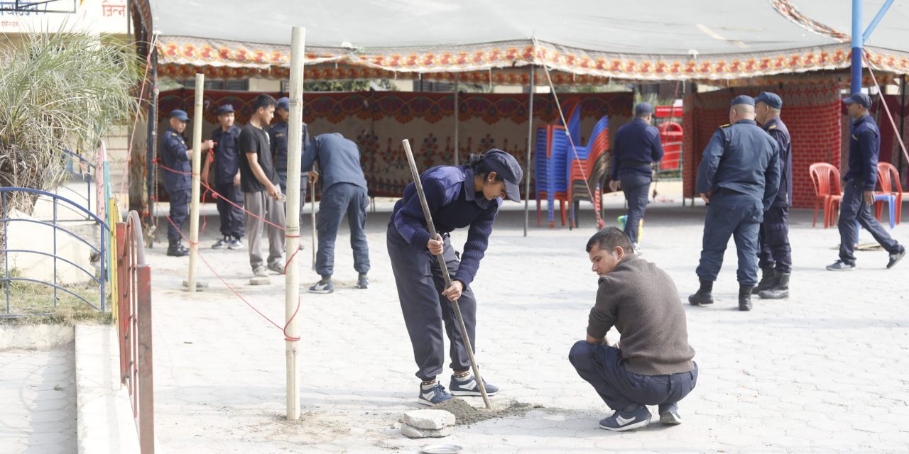 भोलि हुने निर्वाचनका लागि देशभरका मतदान केन्द्रमा आवश्यक तयारी