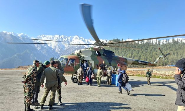 हुम्लाको नाम्खा गाउँपालिकाको मतपेटिका हेलिकप्टर मार्फत ढुवानी हुँदै