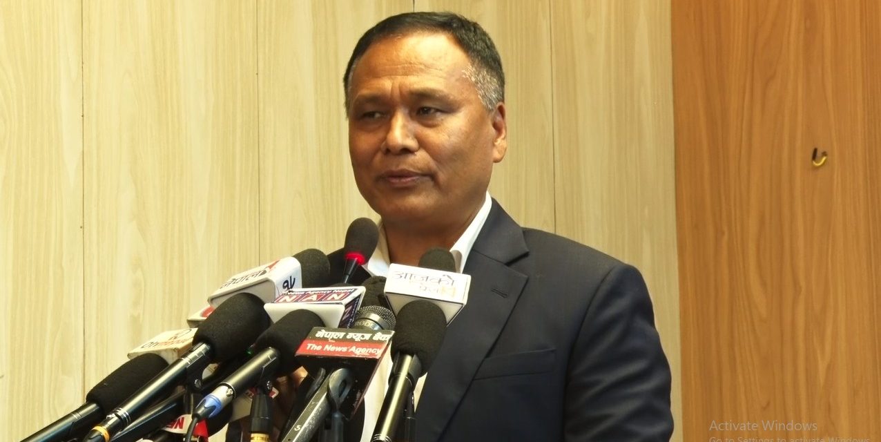 सडकबाटै जनताको सरकार चलाउँछौं : कुलमान घिसिङ