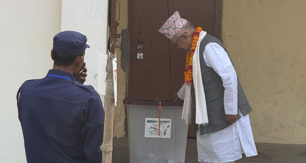 पूर्वप्रधानमन्त्री नेपालद्वारा गौरबाट मतदान
