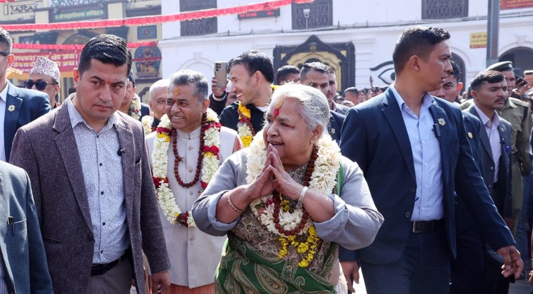 प्रधानमन्त्री कार्कीद्वारा पशुपतिनाथमा रुद्राभिषेक पूजा