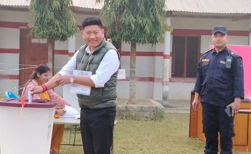 पाल्पा–१ मा कांग्रेसका युवा नेता सन्दीप रानाद्वारा मतदान