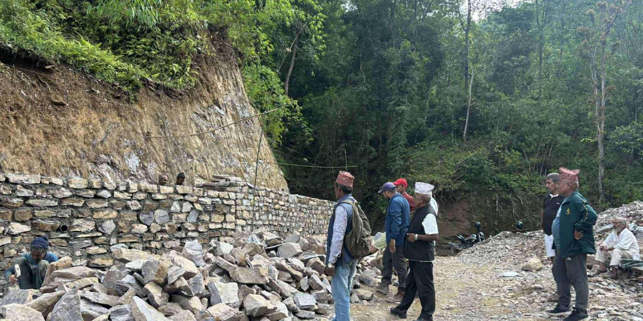निर्माण व्यवसायीले काम नगर्दा हरिचौर-मल्म-पाण्डवखानी सडक अधुरो