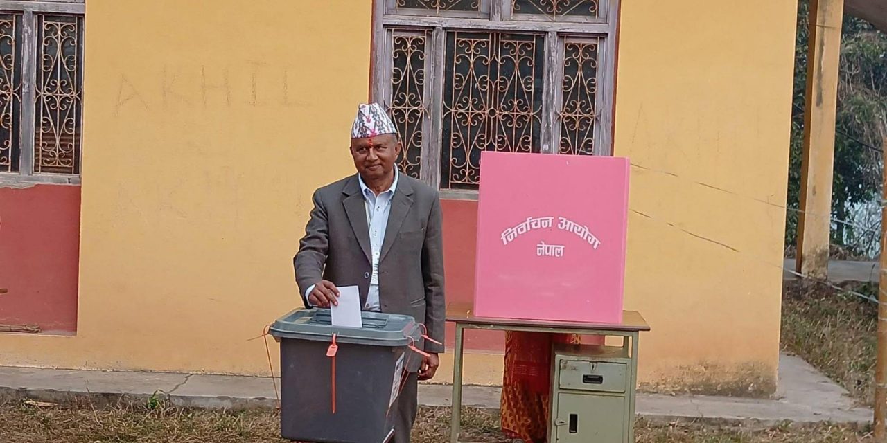 एमाले महासचिव पोखरेलद्वारा मतदान