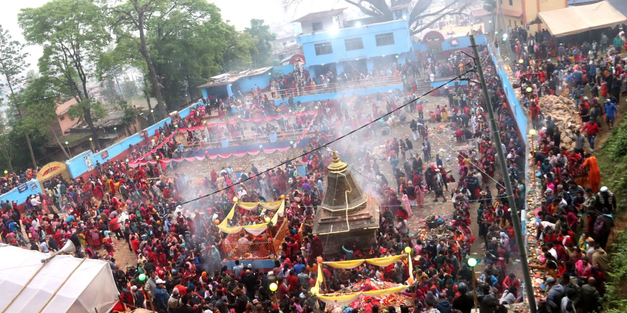 मातातीर्थमा मातृभक्तको भीड, आमाप्रति श्रद्धा प्रकट