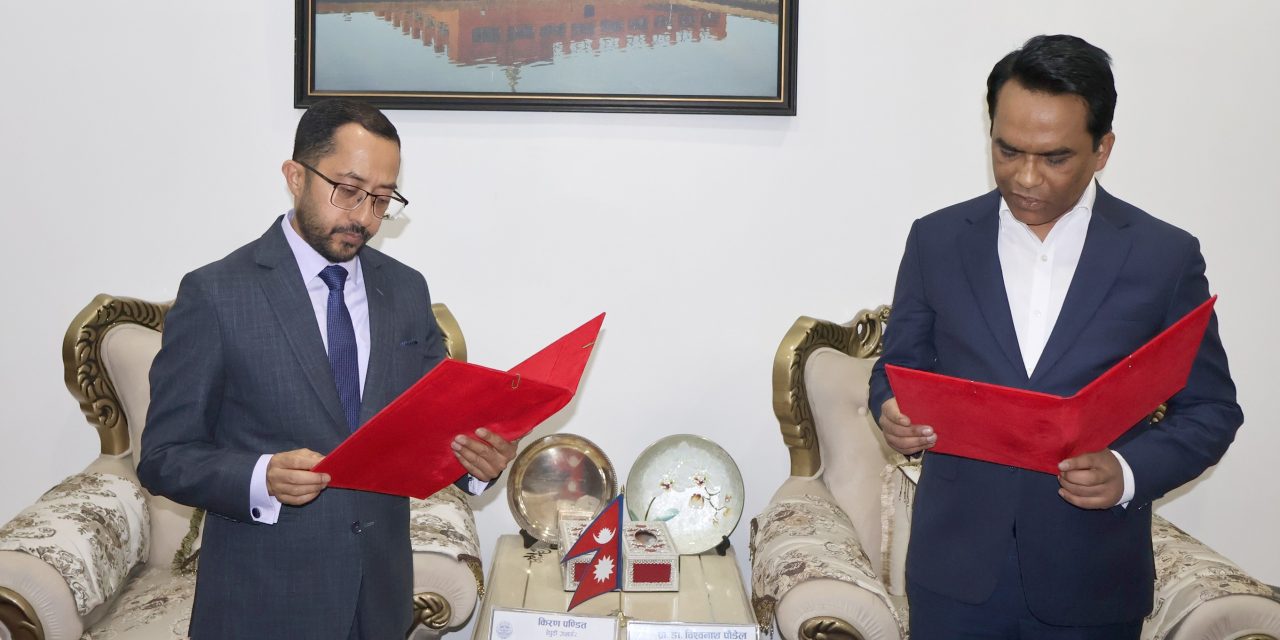 राष्ट्र बैँकका डेपुटी गभर्नर पण्डितद्वारा शपथ र पदभार ग्रहण