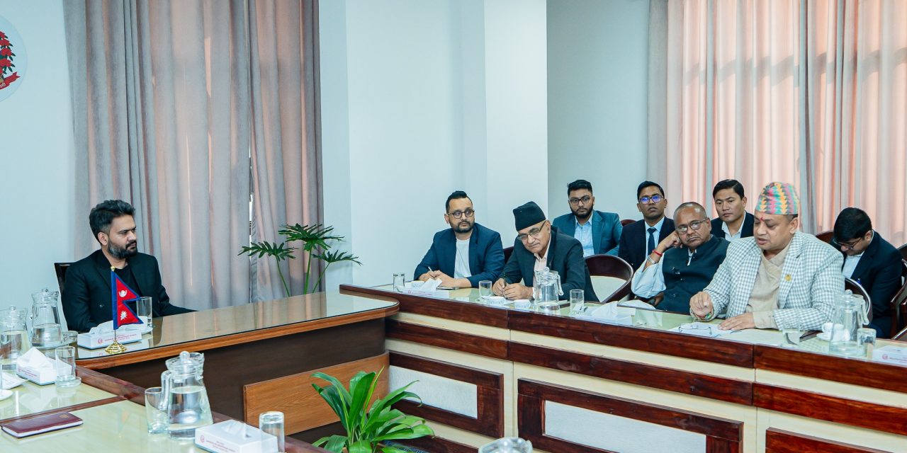 प्रधानमन्त्री बालेनलाई मुख्यमन्त्री बानियाँले भने : पैसा नभएकैले शिक्षा र स्वास्थ्य नपाउने अवस्था नआओस्