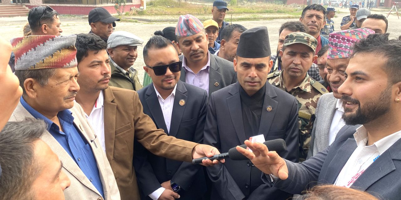 मन्त्री डा तिमिल्सिनाद्वारा सुरक्षण मुद्रण केन्द्रको निरीक्षण, राजस्व तिरेको २४ घण्टाभित्र छाप्न सुरु