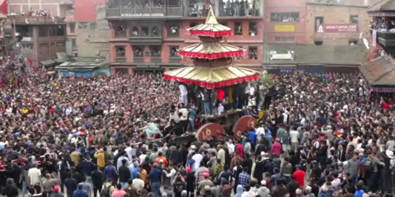 भक्तपुरको ऐतिहासिक बिस्केट जात्रा सुरु