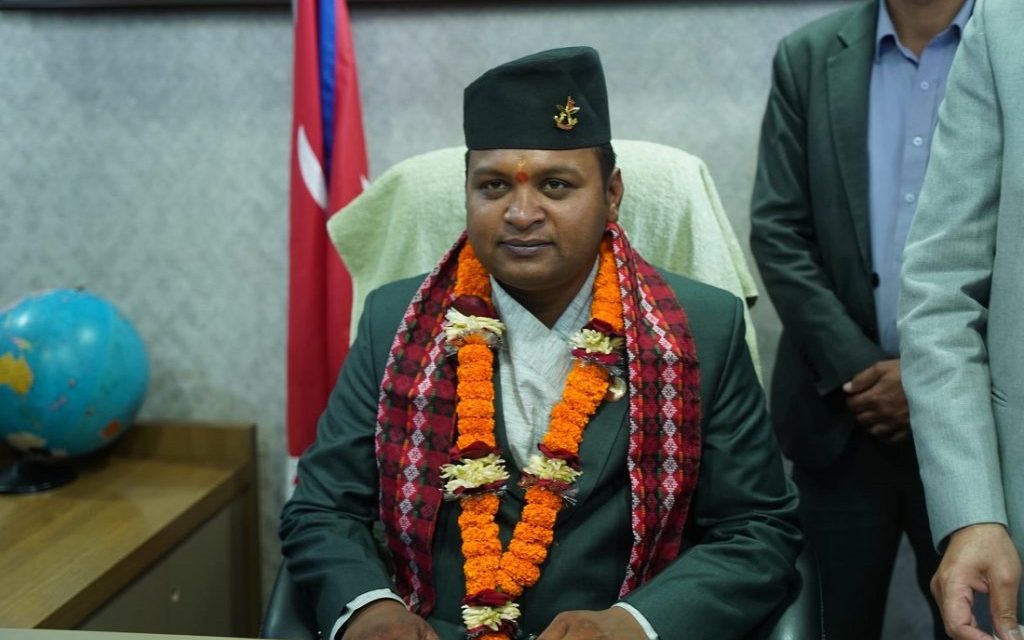 प्रधानमन्त्रीद्वारा श्रममन्त्री साह पदमुक्त, स्वास्थ्य मन्त्रीलाई गराइयो सचेत !
