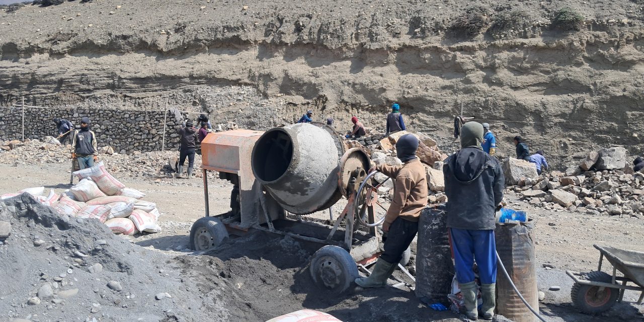 कोरलानाका जोड्ने कागबेनी-छुसाङ सडक स्तरोन्नति गरिँदै