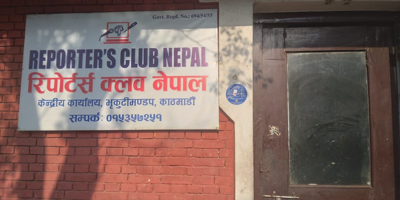 भृकुटीमण्डप परिसरमा बक्यौता नतिरेका स्टल तथा बुथमा ताला