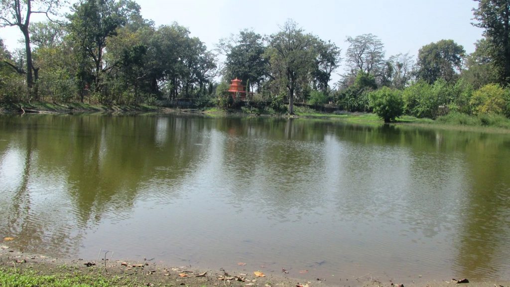 शुक्लाफाँटामा पुरिँदै प्राकृतिक ताल