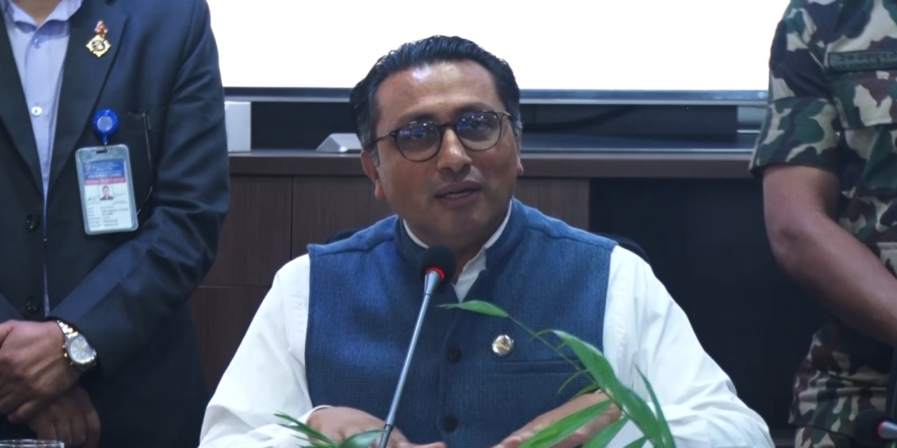 संविधानप्रति वर्तमान सरकारको पूर्ण बफादार छ : अर्थमन्त्री वाग्ले