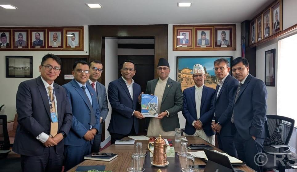 राष्ट्र बैंकको प्रतिवेदन अर्थमन्त्रीसमक्ष पेस