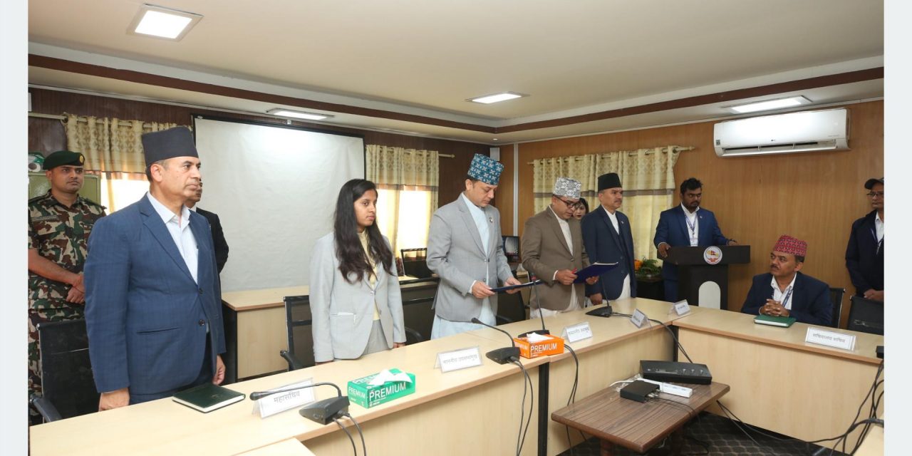 सभामुख समक्ष प्रतिनिधिसभा सचिवको सपथ