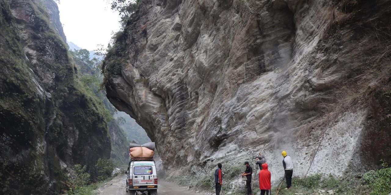 कालीगण्डकी करिडोरमा बिस्फोटक पदार्थको प्रयोग गरी सडक विस्तार सुरु