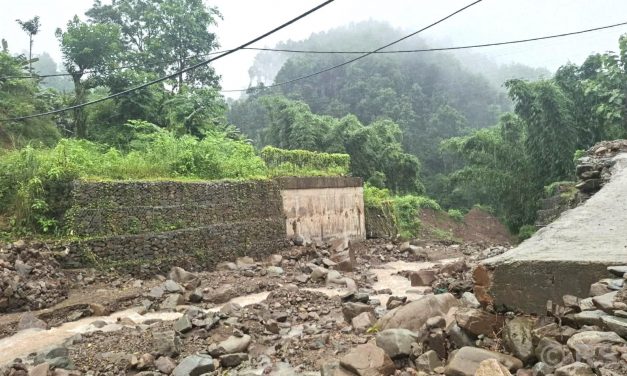 पटक–पटक म्याद थप्दा पनि सात वर्षदेखि लेदुवा खोलाको पुल अधुरै
