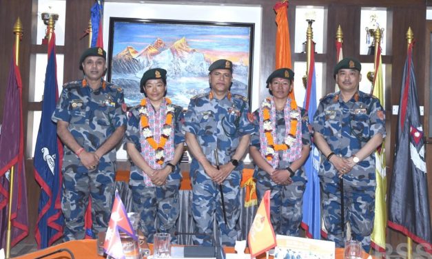 हिमाल आरोही शेर्पा र कार्कीलाई सम्मान
