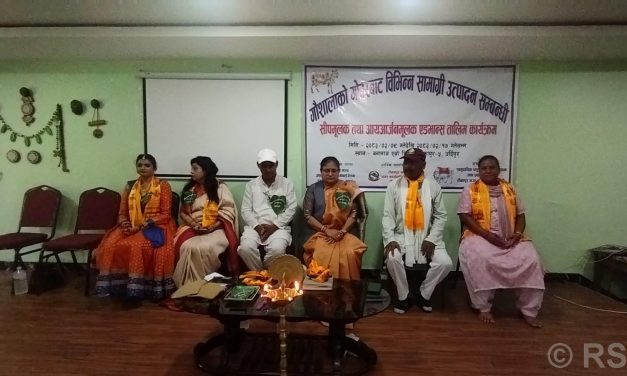 गोबरबाट सजावटका सामग्री बनाउन तालिम