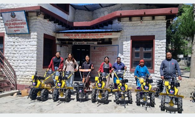 मुस्ताङका किसानलाई अनुदानमा हाते ट्याक्टर