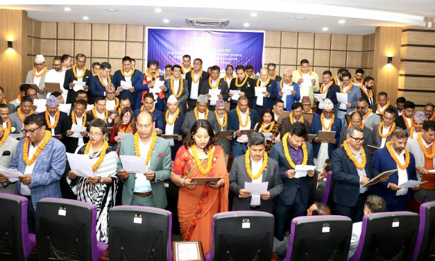 नेपाल उद्योग वाणिज्य महासंघका नवनिर्वाचितले लिए शपथ र प्रमाणपत्र (तस्बिरहरु)