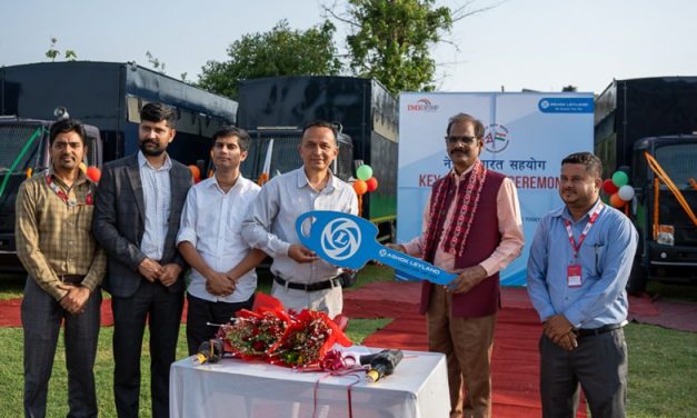नेपाल-भारत सहयोग अन्तर्गत अशोक लेल्याण्डका १० वटा कैदी वाहक गाडी हस्तान्तरण