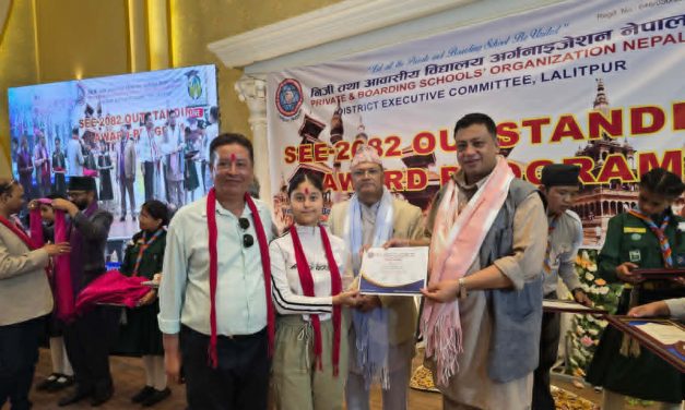 एसईई उत्कृष्ट विद्यार्थीलाई सम्मान गर्दै मुख्यमन्त्री बानियाँ ले भने– शिक्षा नै राष्ट्र निर्माणको आधार