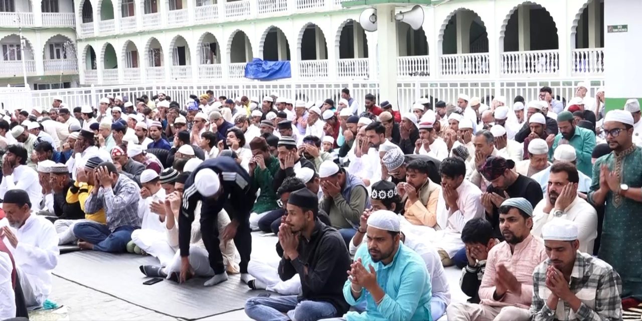 मुस्लिम समुदायले मनाउँदै बकर ईद, देशभर मस्जिदमा घुइँचो