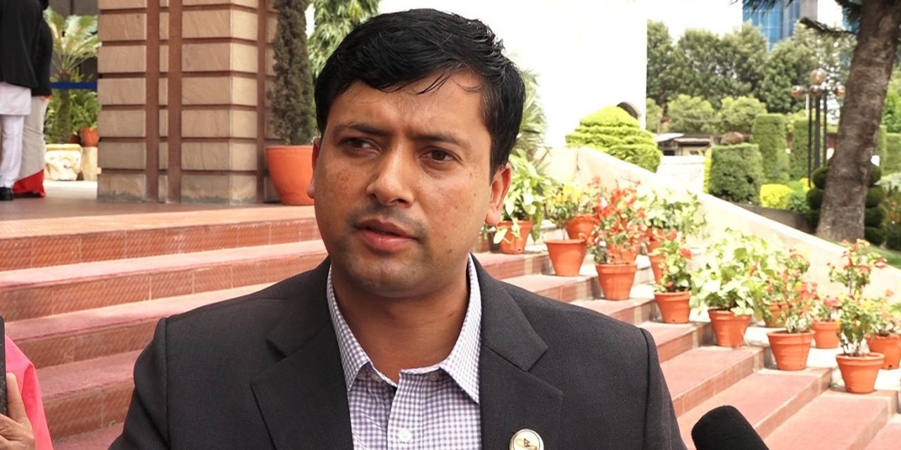 ”सरकार राज्यका सम्पूर्ण अंग र संवैधानिक निकायहरूमाथि त्रासको सिर्जना र पूर्ण नियन्त्रण स्थापित गर्ने अधिनायकवादी मार्गतर्फ अघि बढिरहेको छ ” : महेश बर्तौला