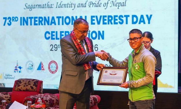 सगरमाथा दिवस मनाईदै