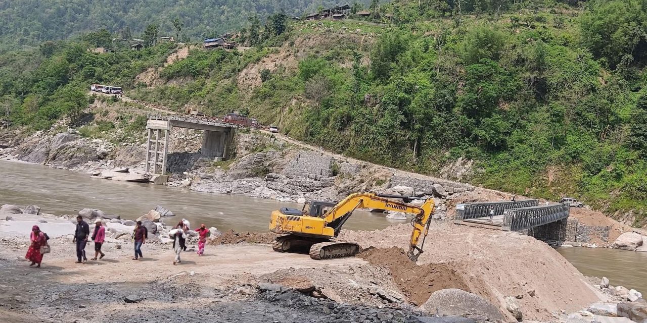 सुनकोशीको बेलिब्रिज झिकिएपछि समस्यामा स्थानीय