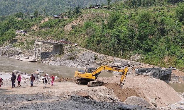 सुनकोशीको बेलिब्रिज झिकिएपछि समस्यामा स्थानीय