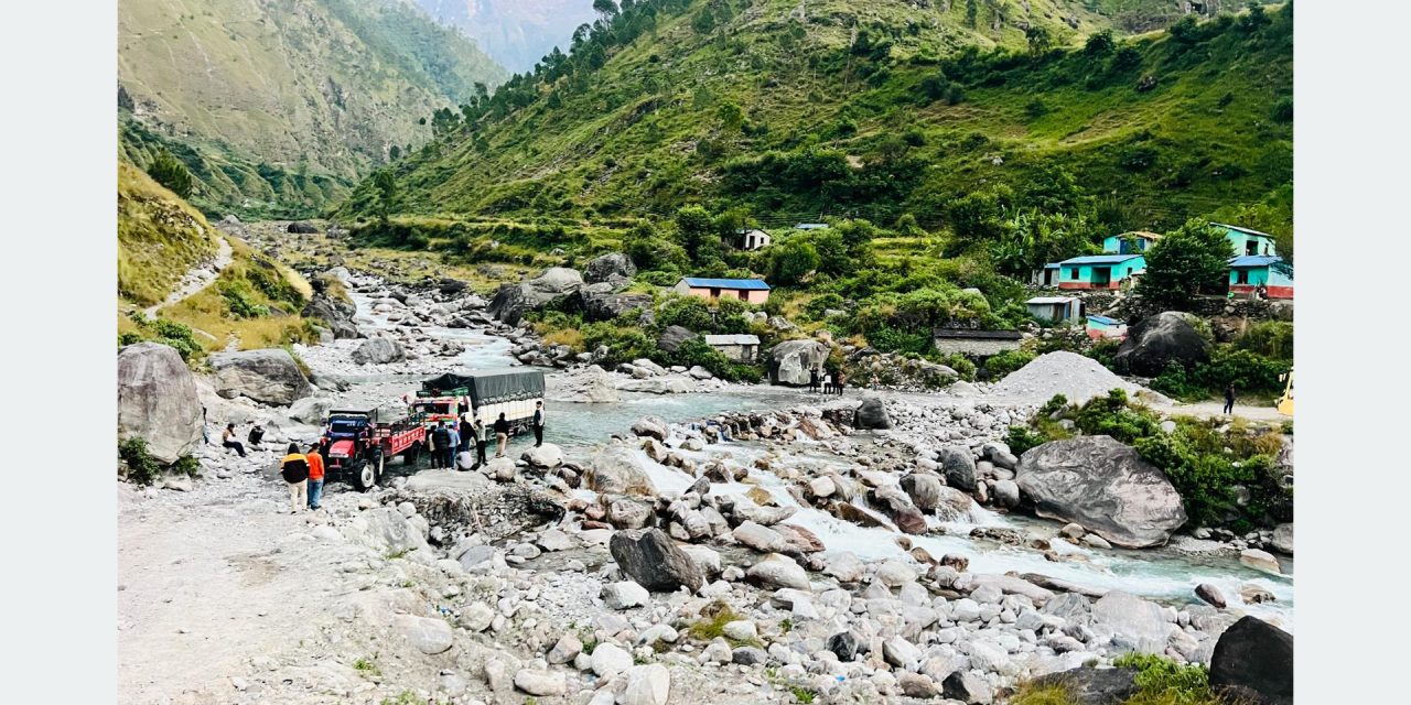 भेरी नदीमा छ पुलको काम अझै अलपत्र