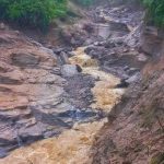 पङ्खुखोलामा आएको बाढीले दिक्तेल चखेवा भञ्ज्याङ सडक अवरुद्ध