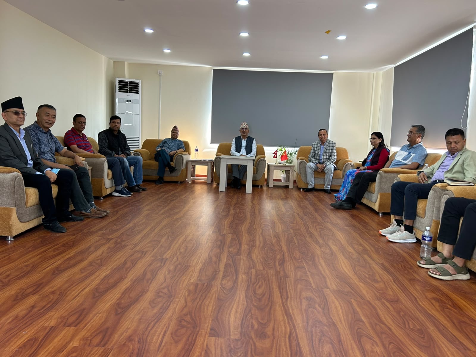नेकपा एमाले संविधान संशोधन सुझाव कार्यदलको पहिलो बैठक सम्पन्न