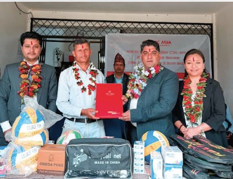 एनआईसी एशिया बैंकद्वारा पर्वतको जननेत्र माध्यमिक विद्यालयलाई शैक्षिक तथा खेलकुद सामग्री सहयोग