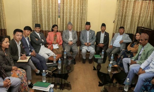 प्रधानमन्त्रीले संसद्‌बाटै माफी नमागेसम्म बैठक चल्न नदिने विपक्षी दलको चेतावनी