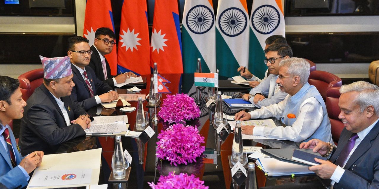 परराष्ट्रमन्त्री शिशिर खनालको भारत भ्रमणः द्विपक्षीय सहकार्य विस्तारमा जोड