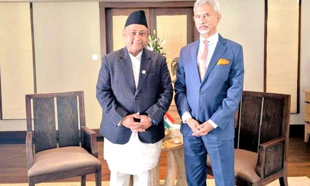 भारत भ्रमणमा निस्कँदै परराष्ट्रमन्त्री खनाल, द्विपक्षीय सहकार्यका विषयमा छलफल  हुने
