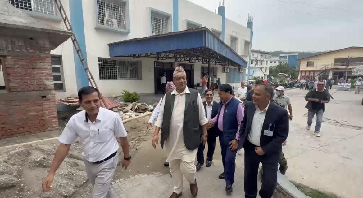 हेटौंडा अस्पताल मुख्यमन्त्री बानियाँद्वारा निरीक्षण, गुणस्तरीय स्वास्थ्य सेवा दिन निर्देशन