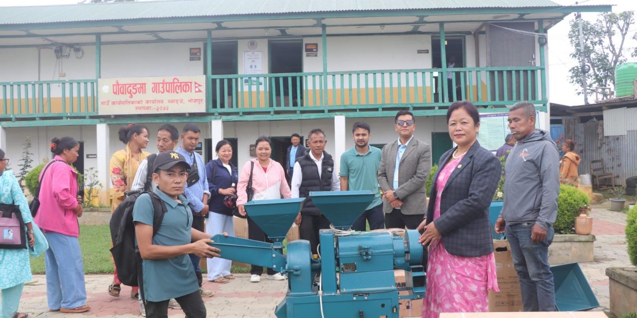 अपाङ्गता भएका व्यक्तिलाई आयआर्जनमूलक सामग्री वितरण