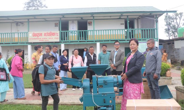 अपाङ्गता भएका व्यक्तिलाई आयआर्जनमूलक सामग्री वितरण