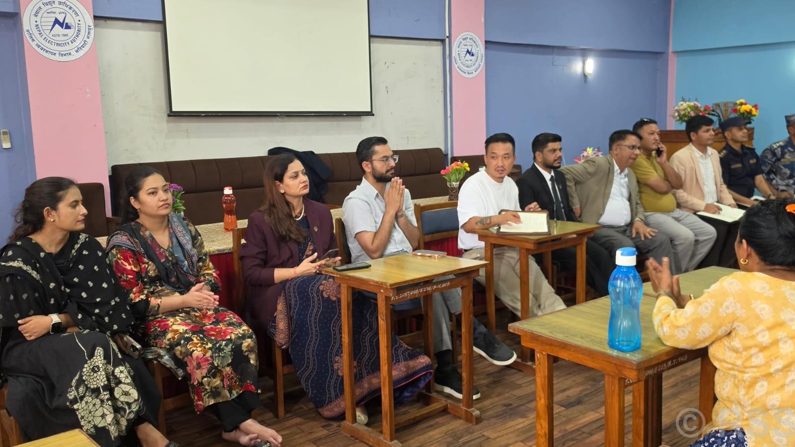 गृहमन्त्रीसहित मन्त्रीहरू खरिपाटी होल्डिङ सेन्टरको अवलोकनमा