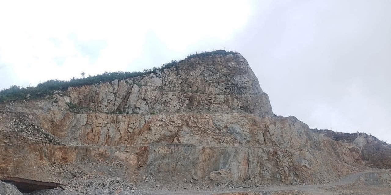 अर्घाखाँचीको चुनढुंगा खानी उद्योग, रोजगारी र जिल्लाको अर्थतन्त्रको मुख्य आधार :भुर्गभ सिमेन्ट