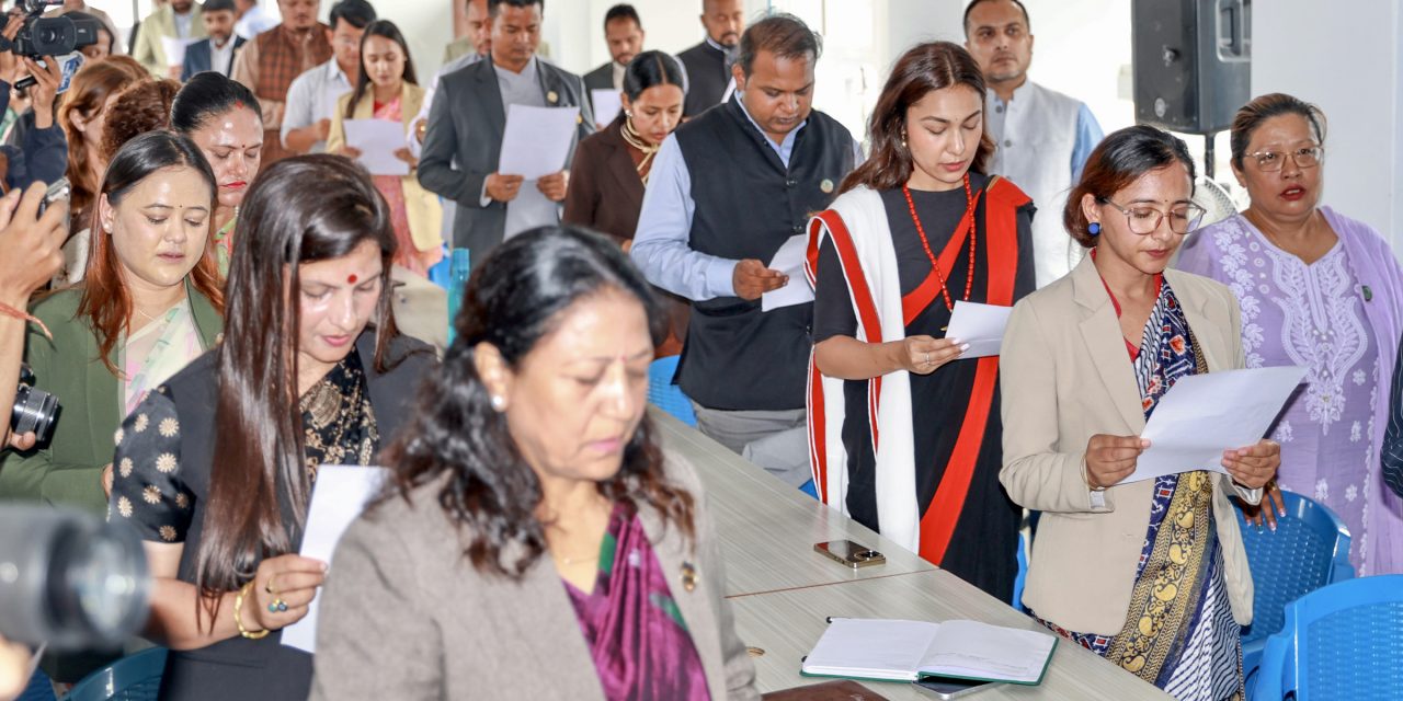 रास्वपाका नवनिर्वाचित केन्द्रीय पदाधिकारी र सदस्यले लिए शपथ