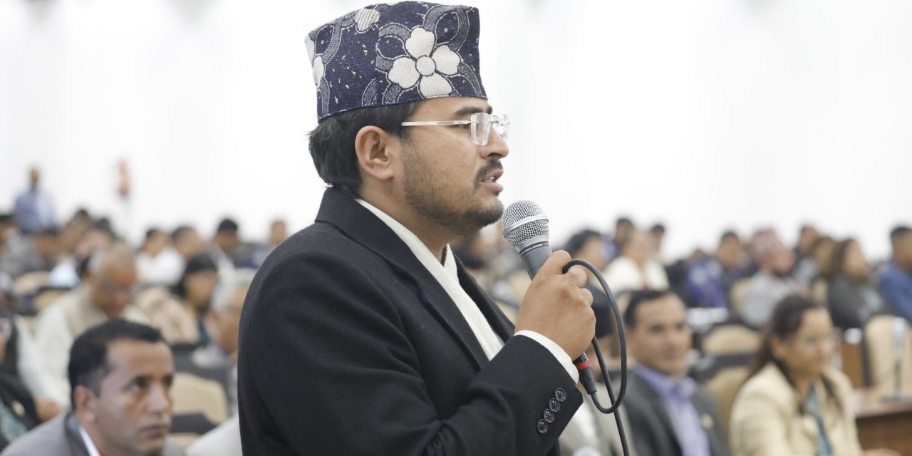 ‘लासको सिंढी चढेर सत्तामा पुग्नेहरू राजनीतिकरणको कुरा गर्छन्’ : ज्ञानेन्द्र शाही