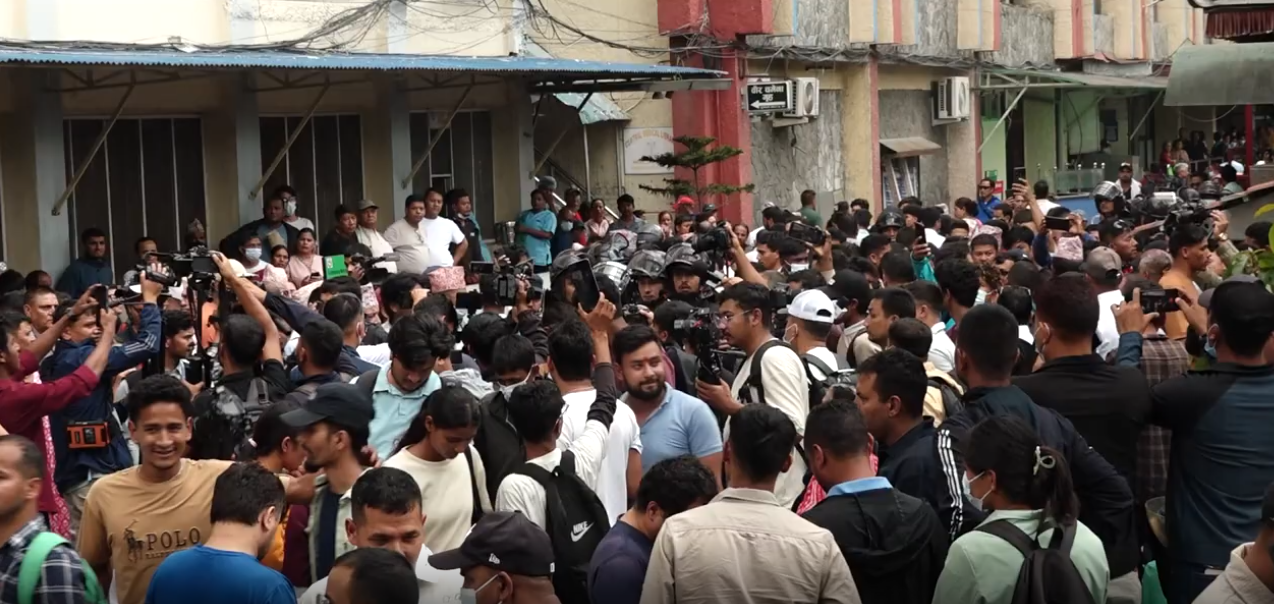 ‘राज्य जिम्मेवार’ भन्दै गणेश नेपालीका आफन्त र युवाको प्रदर्शन