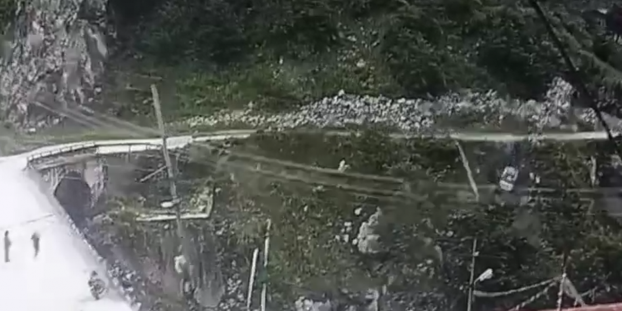 चीनबाट आयात गरिएको इभी गाडी दुर्घटना,गाडीसहित चालक बेपत्ता